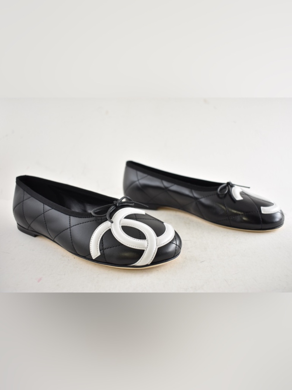 Chanel 26M Coco Beach Cambon Black White CC XL Logo Ballet Ballerina Flat 39.5 - Picture 4 of 16